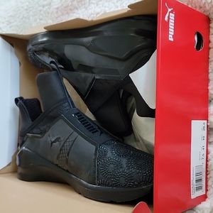 Puma size 10 Black sneakers